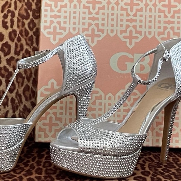 Gianni Bini Silver T-Strap Rhinestone Platform Heels Sandals - Picture 1 of 6